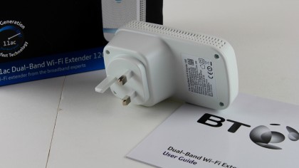 BT 11ac Dual-Band Wi-Fi Extender 1200 with box